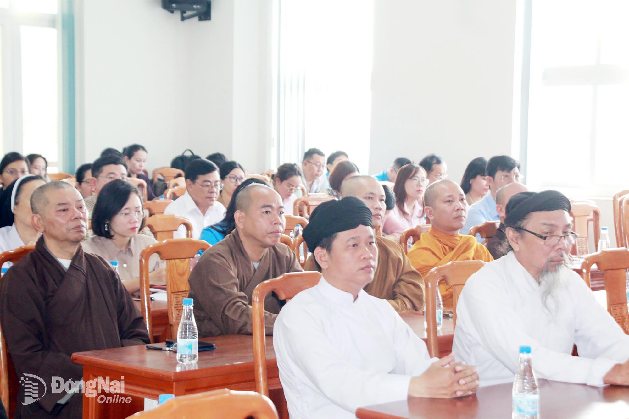 Quán triệt Nghị quyết Đại hội XIV của Đảng trong chức sắc, chức việc, tu sĩ các tôn giáo, già làng, người có uy tín